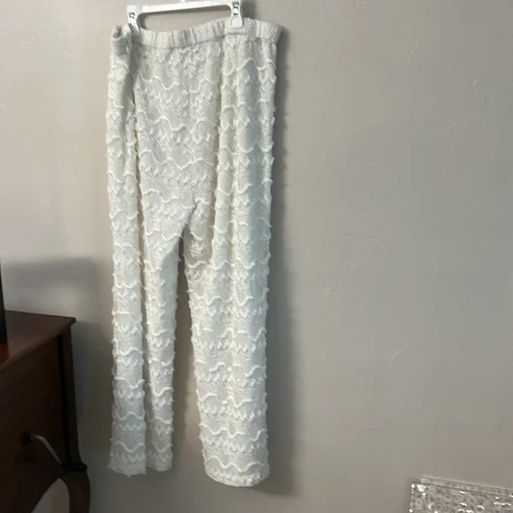 White crochet/lace lined top and pants - Picture 8 of 9